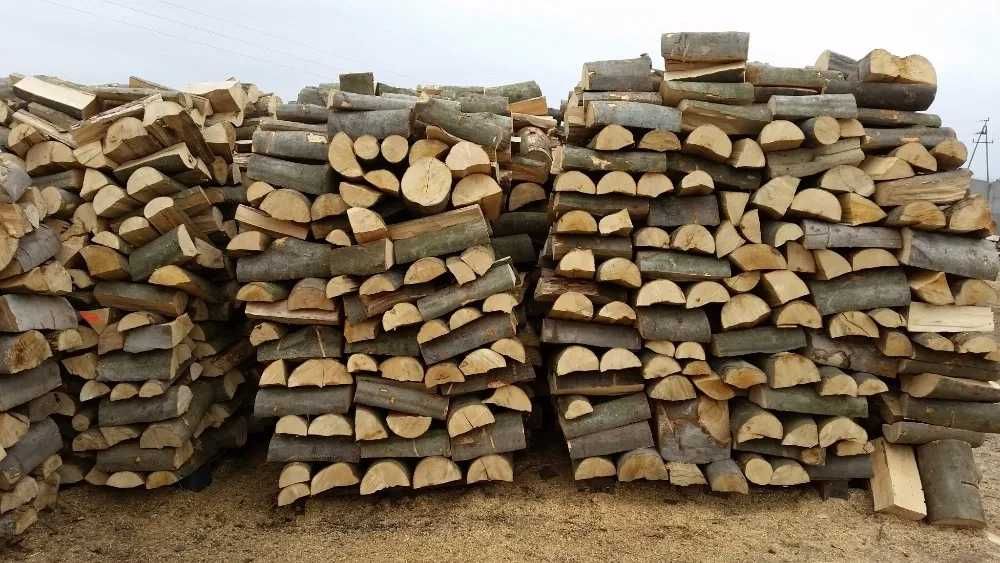 Połupane, sezonowane drewno kominkowe / opałowe