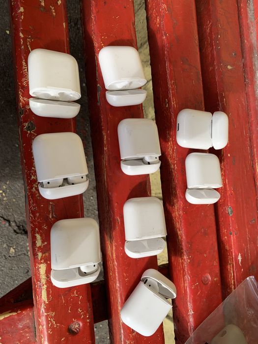 Продам кейс apple Airpods оригинал original бу