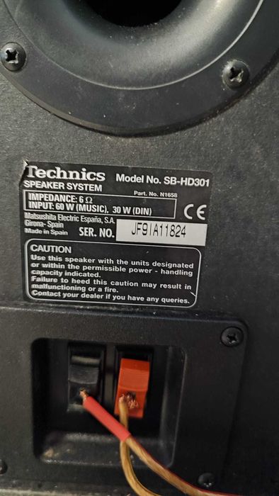 Kolumna głośnikowa Technics SB-HD301 na części lub do naprawy.