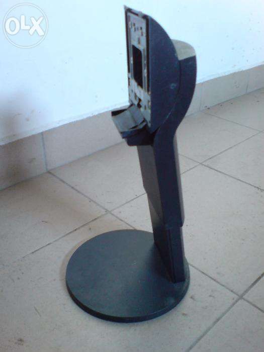 wysięgnik pod monitor lcd