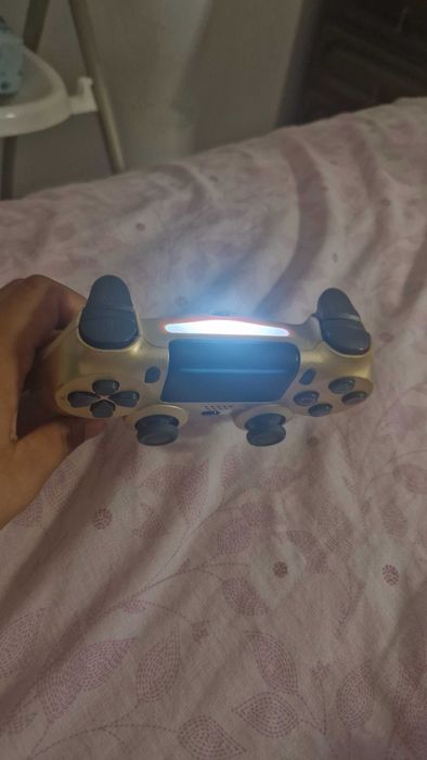 Comando PS4 DualShock 4 Original – Edição Dourada