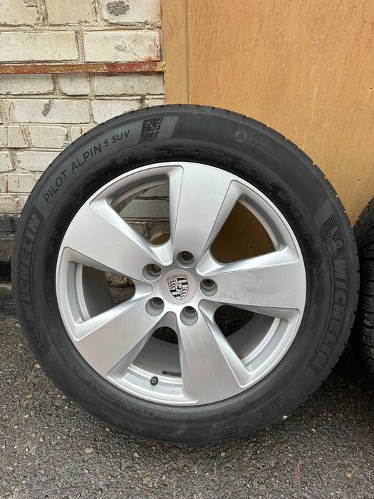 Зимові шини з дисками Porsche Cayenne