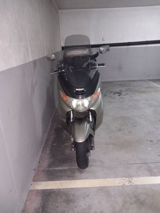 Suzuki burgman 400 de 2003 em bom estado