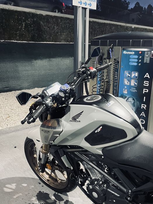 Honda CB125R como nova