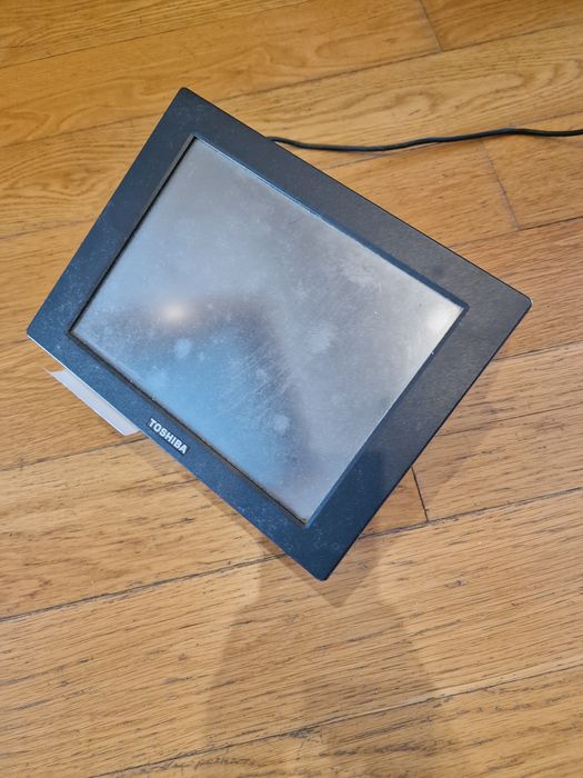 POS Toshiba (ecrã precisa de reparação de 200 eur)