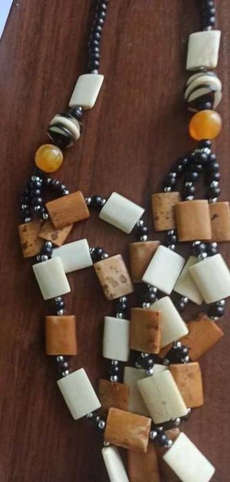 Korale, naszyjnik brazowe kremowe czarne Długość ok 38cm