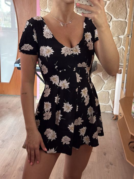 Czarny kombinezon w kwiaty New look 38 M