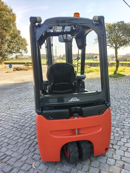 Empilhador Elétrico Linde 1600kg,Triplo 5.4MT, C/Novo , 11750€+iva
