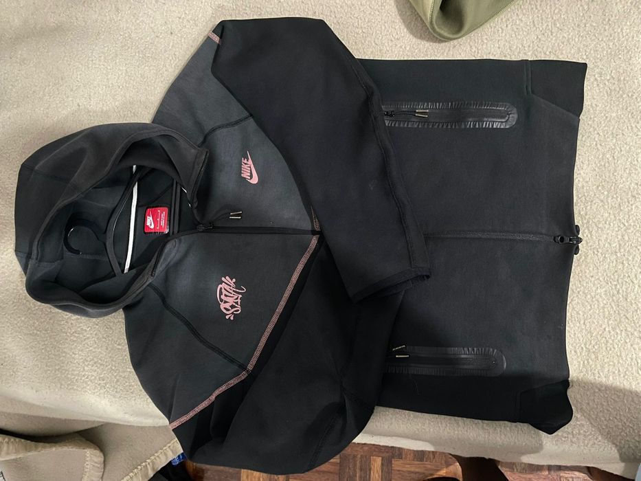 Nike tech X Syna World