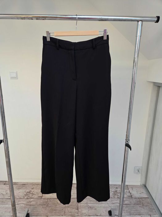 Czarne proste szerokie spodnie w kantkę eleganckie