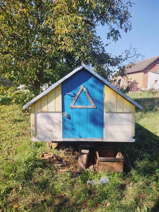 Продам два бджоло павільйони на українську рамку!