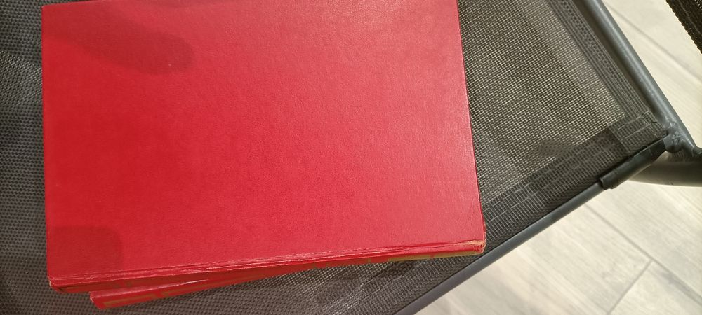 5 livros encadernados de obras de Eça de Queirós