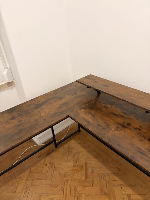 Secretaria de canto em madeira