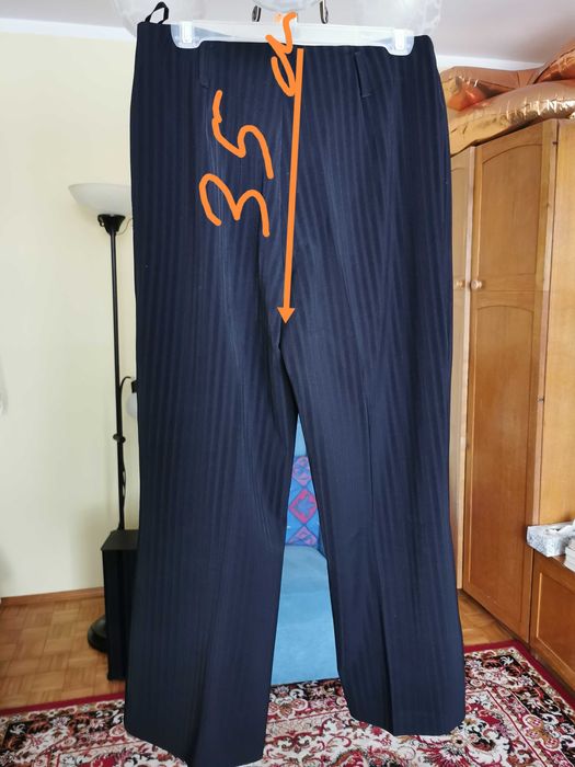 Garsonka czarna w prążki