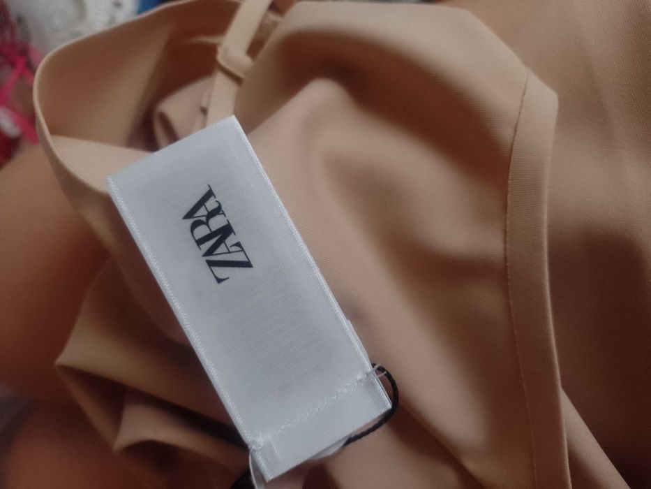 (38/M) ZARA/ Beżowa halka modelująca z Madrytu, NOWA