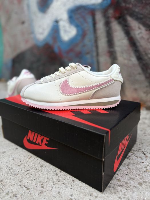 Жіночі кросівки Nike Cortez Valentine’s Day 2025 Brown White