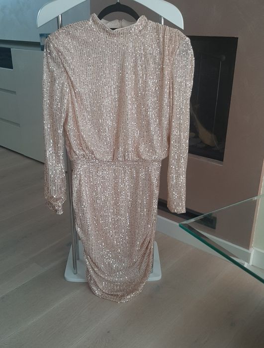 Elegancka sukienka z cekinami