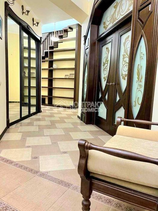 Продам будинок котедж 307 м2, з бомбосховищем, м. Студентська