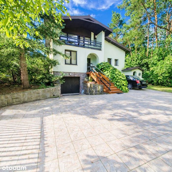 Dom w Hornówku w zalesionej okolicy