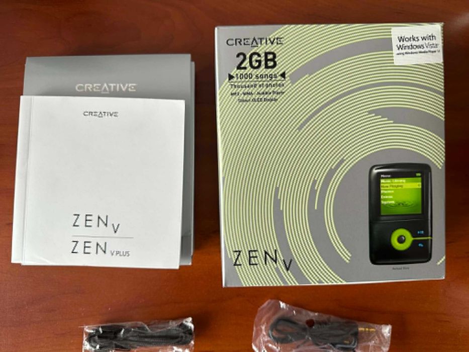 Pudelko , cały komplet z pudełkime do ipod CREATIVE ZEN
