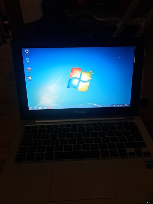 Netbook ASUS F201E 11,6 Cala  2,00 GB 320 GB
