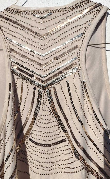 Красивая замшевая жилетка расшитая бисером