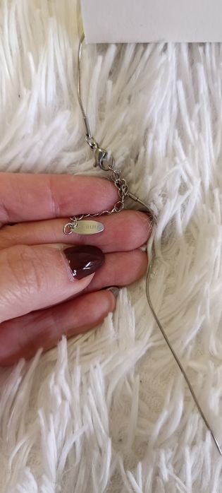 Fio com pendente coração em aço. Novo sem etiqueta.