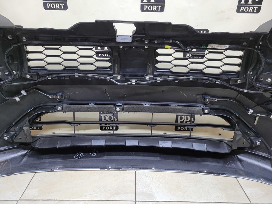 Бампер передний передній Mitsubishi Outlander 2.4 hybrid 2022 2023 +