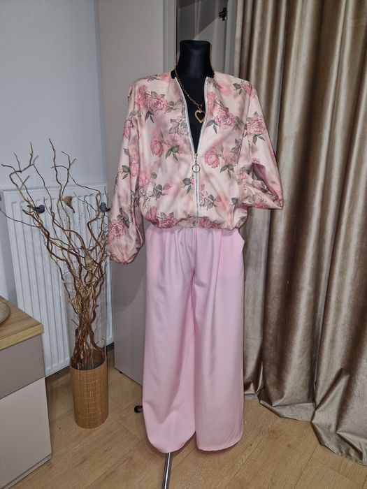 Kurtka w kwiaty bomberka