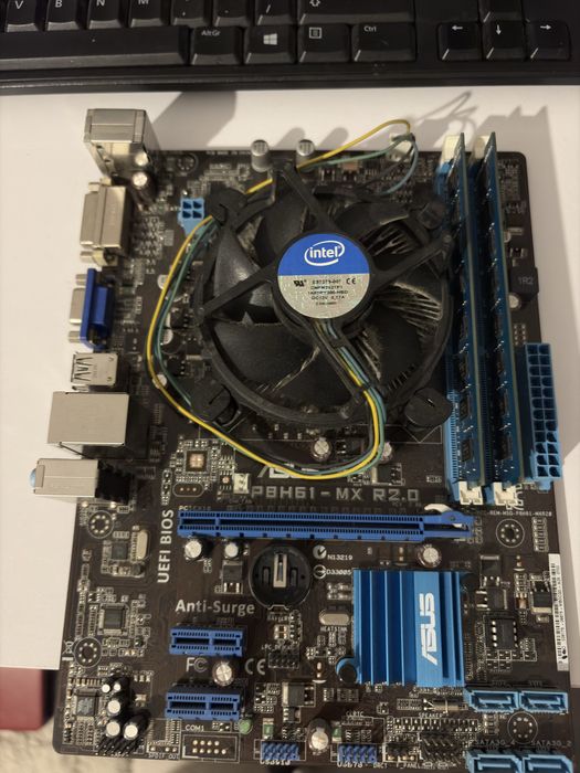 Sprzedam płytę główną asus p8h61-mx r2.0+8gb ddr4+intel core i3-3220