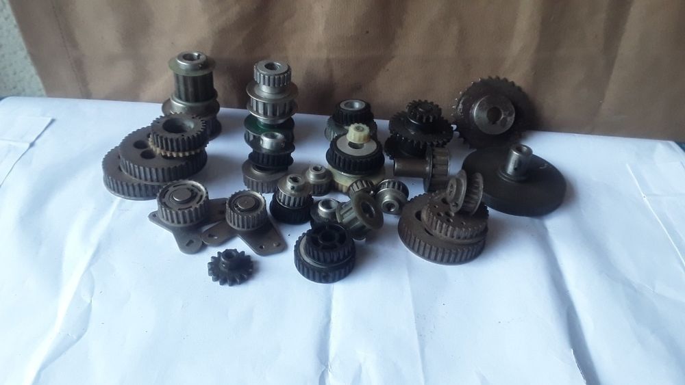 Polias em ferro e aluminio, lineares e escallares. E algumas dentadas.