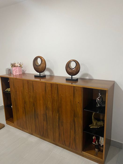 Mesa de jantar aparador e espelho