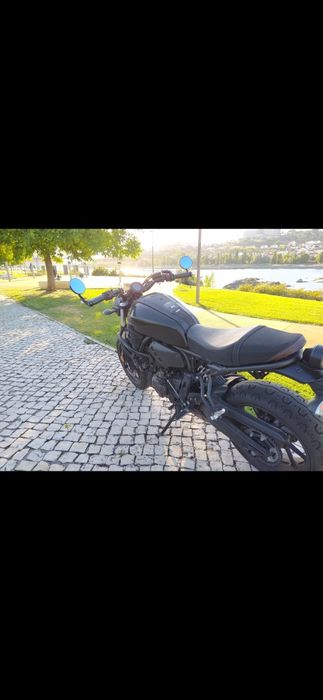 Yamaha xsr 700 preta