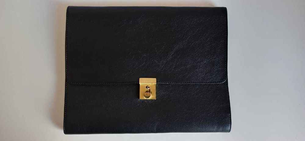 Pasta vintage em pele