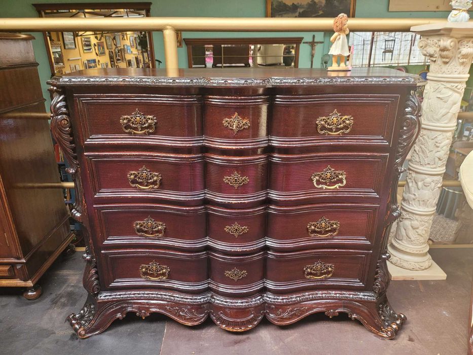 Comoda antiga em madeira maciça - Algum desgaste