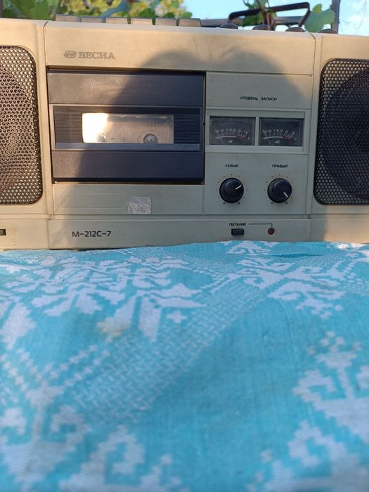 Продам магнитофон Весна