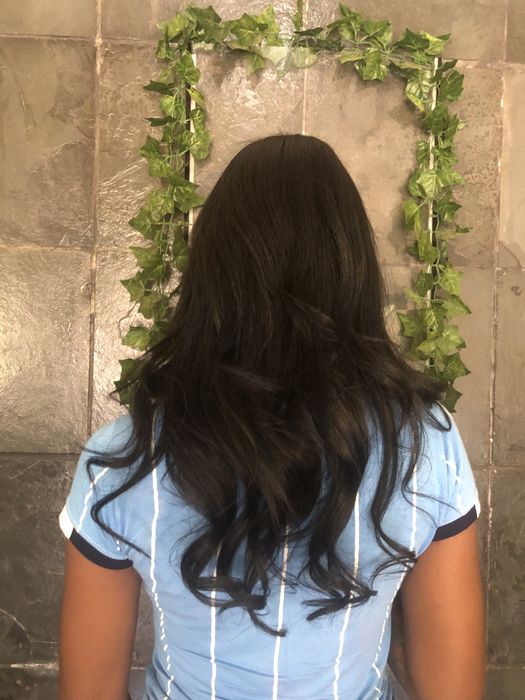 Alisamento brasileiro e corte à domicilio