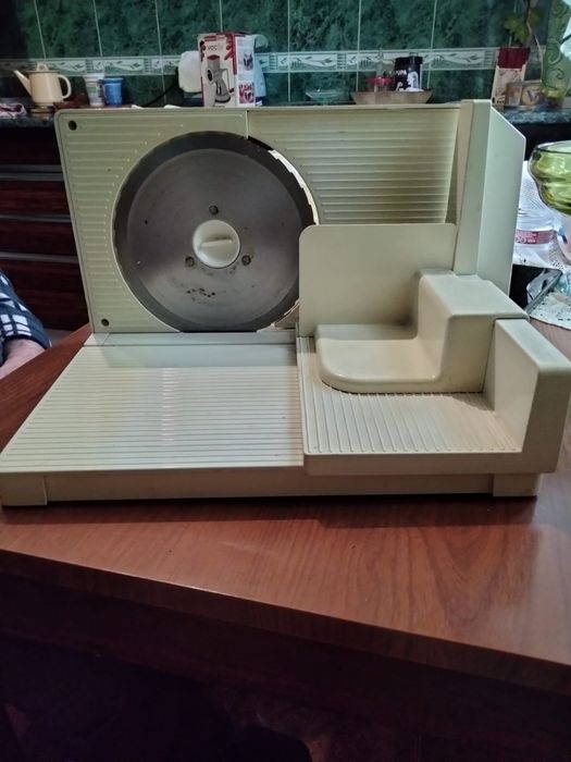 Ломтерезка для мяса, колбас, сыра и.т.