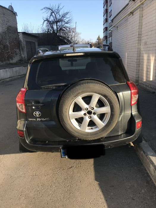 Автомобиль rav-4