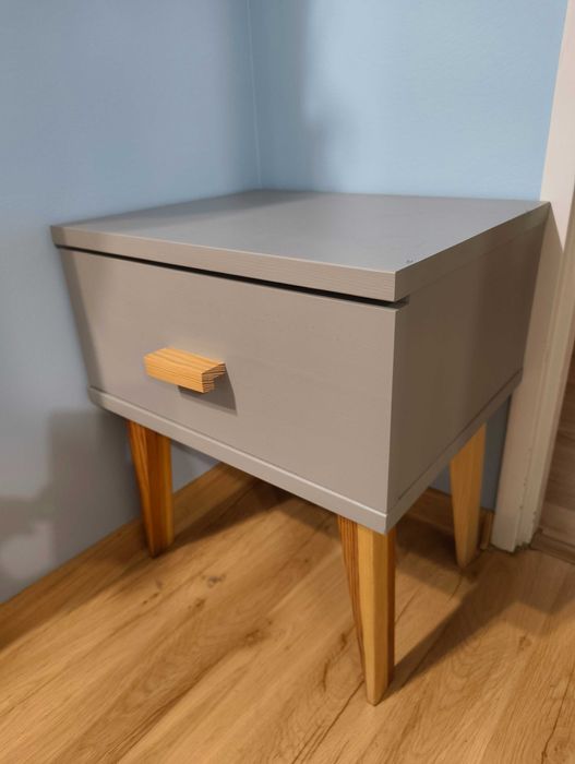 Szafka nocna sosnowa Magnat Venuci