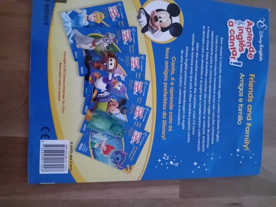 Livro Disney - Aprende  Inglês a Cantar! Amigos e Família