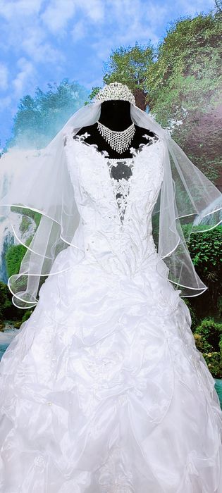 Вісільна сукня ВЕЛИКОГО розміру від 50 - 54  розмір . РОЗПРОДАЖ.