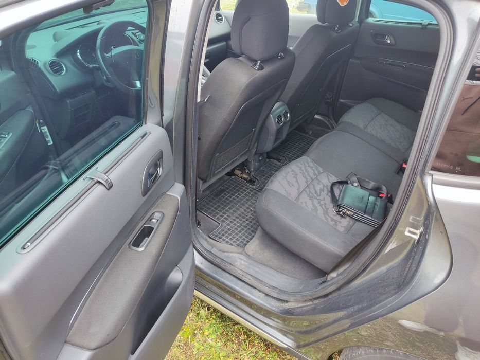 Peugeot 3008 2010 року