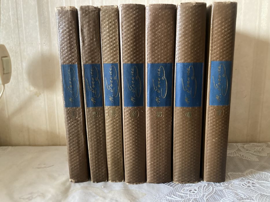 Продам собрание  сочинений Гоголя