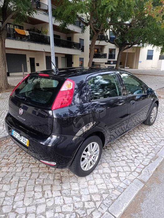 Fiat Punto 1.2 Easy | 2016 | 84.000 km | Gasolina | Caixa Manual | Waze & Maps | Câmara Traseira — photo 2
