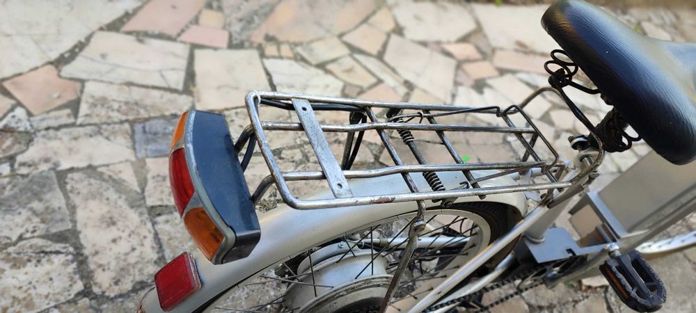 Bicicleta elétrica avariada, completa ou à peça. Com carregador e baterias.