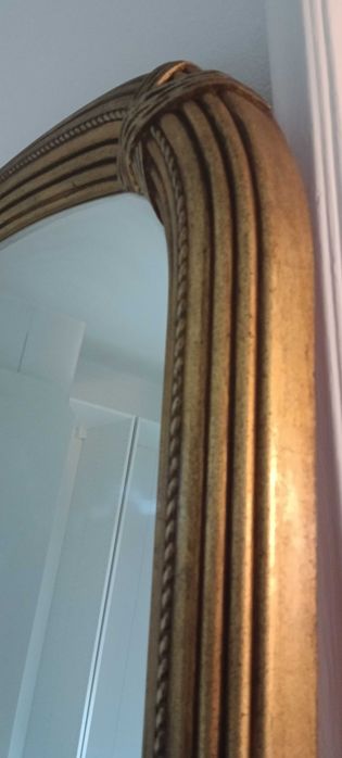 Espelho com talha dourada grande