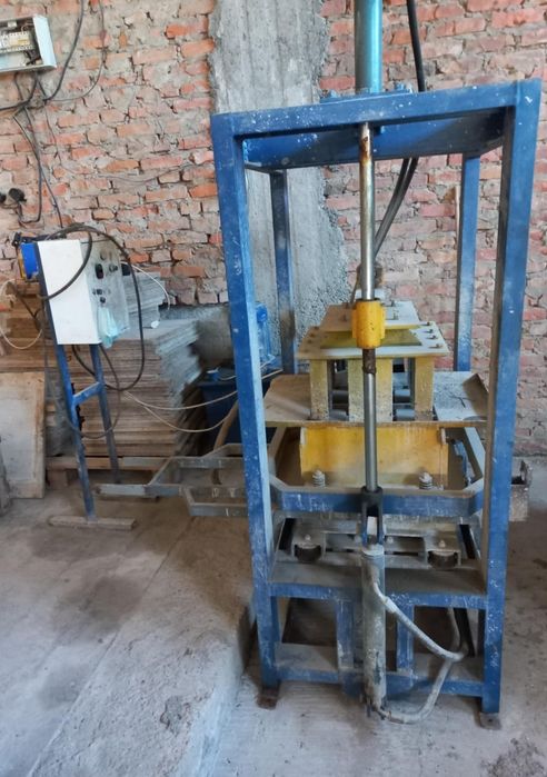 Вібропрес БАРС для виробництва тротуарної плитки, бордюру, блоку ст