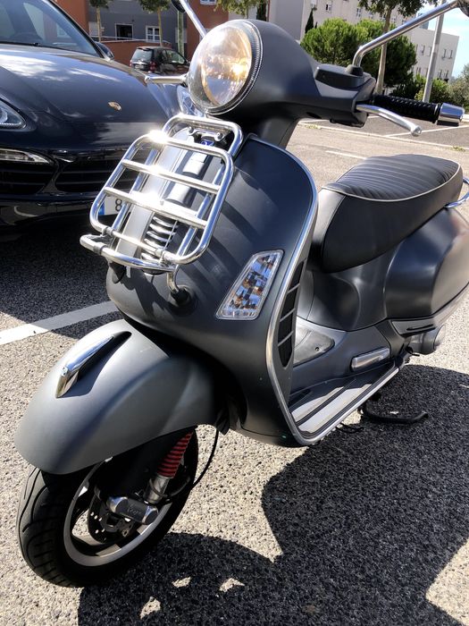 Vespa 300 GTS Super Sport