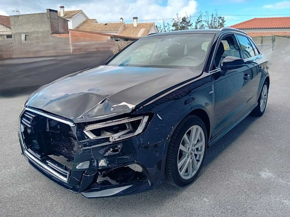 Audi A3 1.6 Sportback S-Line - Nacional ( pequeno sinistro )